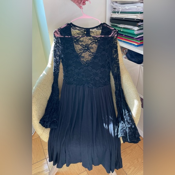 Black Lace Long Sleeve Dress w/ Plunge V-Neck x Sola la Fe, Size Medium ♠️♠️♠️ - Picture 4 of 6